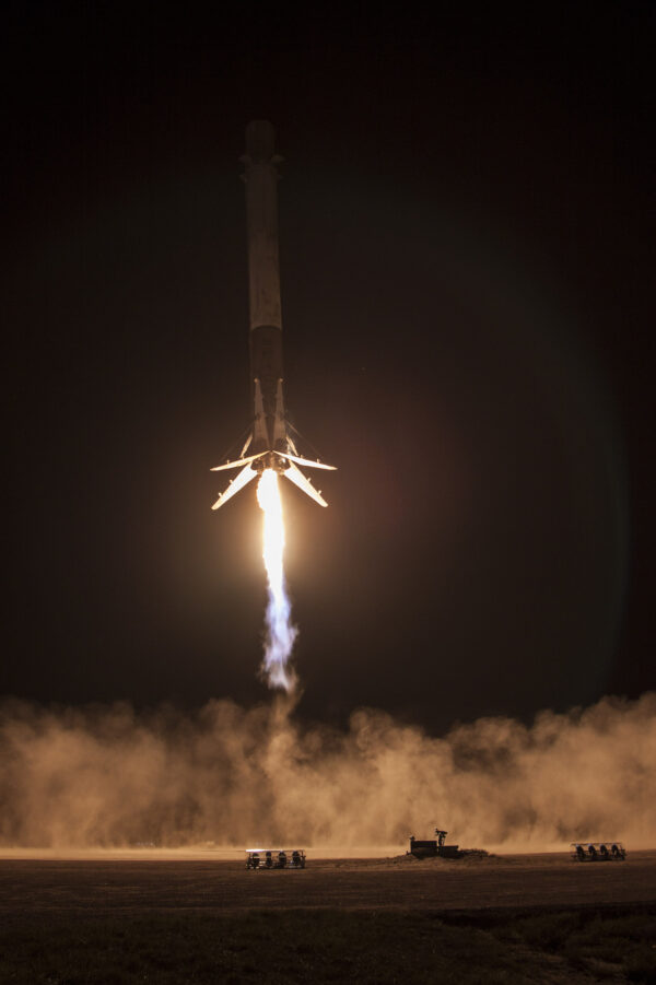 Falcon 9 jde na přistání