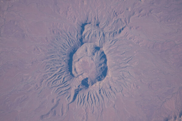 Vyhaslý vulkán v pohoří Brukkaros v Namíbii