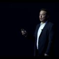 Elon Musk při prezentaci.