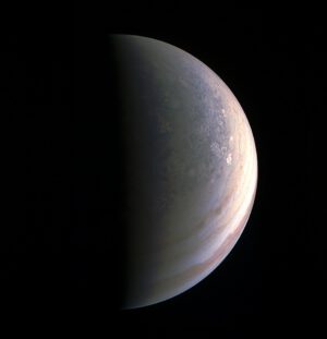 Jupiter od severu. Zdroj: NASA/JPL-Caltech/SwRI/MSSS