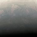 Detail oblačnosti severního pólu Jupiteru. Zdroj: NASA