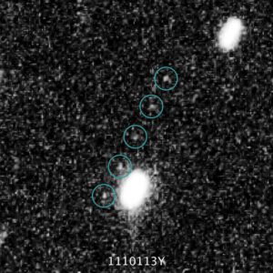Snímky objektu 2014 MU69 pořízený 24 června 2014 pořizované v desetiminutových intervalech pomocí Hubblova dalekohledu