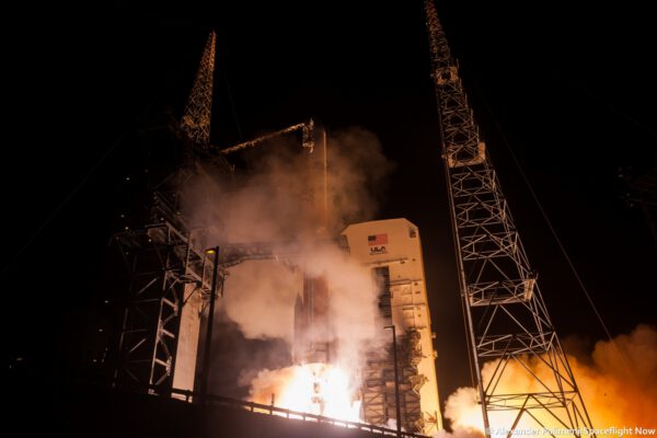 Start rakety Delta IV se satelitem WGS-8