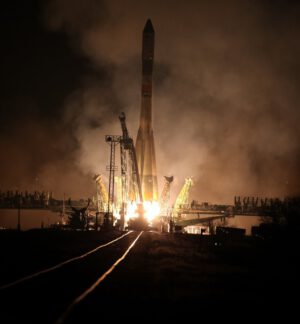 Je 1. prosince 2016 15:51:52 středoevropského času a Sojuz-U s lodí Progress MS-04 stoupá k obloze
