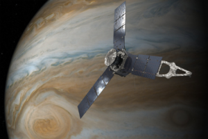 Juno dnes potřetí prolétá nejnižším bodem její oběžné dráhy kolem Jupiteru