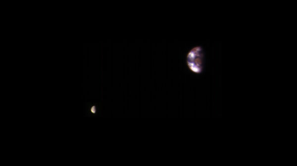 Země a Měsíc z pohledu od Marsu