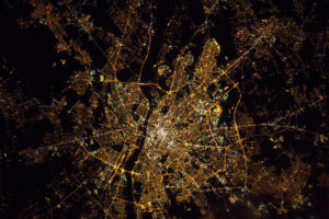 Varšava – Polsko. Teď už dokážu rozeznat města i v noci. Půl roku na ISS je opravdu skvělá škola v zeměpise.