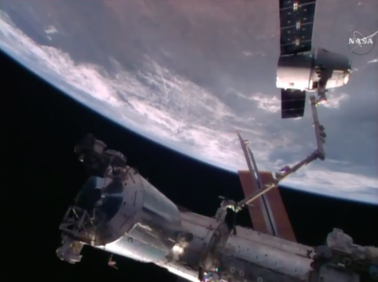 Dragon CRS-10 připravený k odpojení od stanice