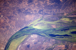 Působivá obrovská zelená řeka v jižním Súdánu.