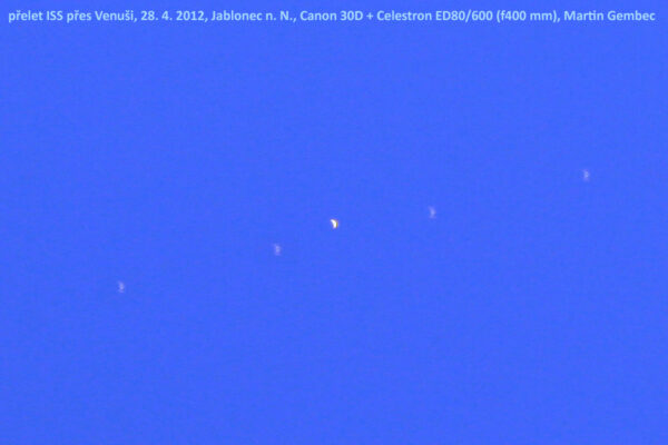 Přelet ISS přes Venuši 28. 4. 2012. Foto čočkovým dalekohledem o průměru 8 cm v ohnisku 400 mm. Foto: Martin Gembec