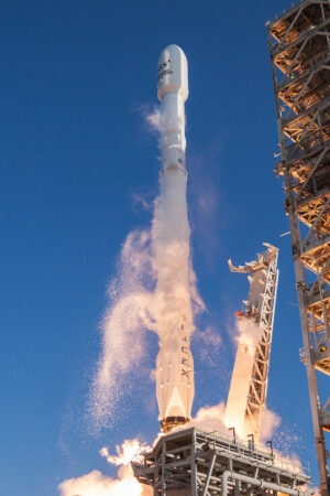 Falcon 9 startuje s družicí SES-10
