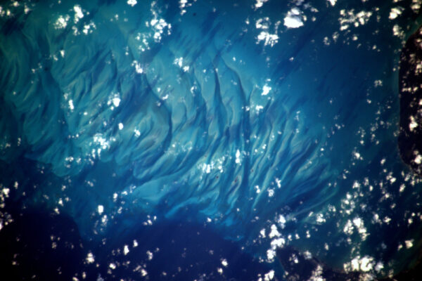 Vodní plameny: mnoho úžasných odstínů modré v Karibském moři.