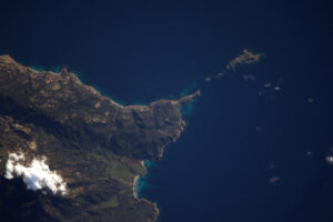 Další fotka Korsiky. Nechci zanedbávat další oblasti na Zemi, ale rozpoznat ostrovy a pobřeží je jednodušší!