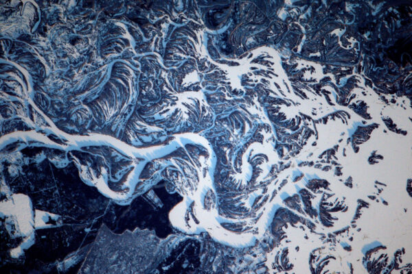 V únoru jsem byl uchvácen, když jsem viděl tuto magickou zimní krajinu: zamrzlá řeka severně od Kyjeva a prvotřídní příklad umění Země.