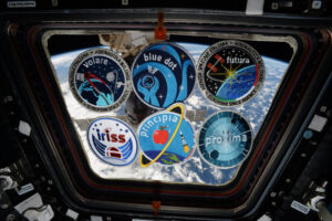 Nyní už všichni členové výběru astronautů roku 2009 letěli do vesmíru: zde jsou nášivky s logy jejich misí. Každý z nás dal trochu sebe a svých návrhů do názvů misí, z čehož vznikla skvělá sbírka. Až budu opouštět stanici, všechny tyto nášivky nechám společně v modulu Columbus.