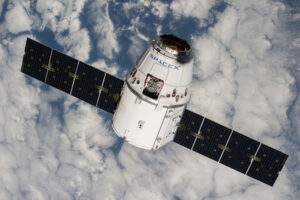 Dragon v rámci mise CRS-4 přilétá v roce 2014 k ISS