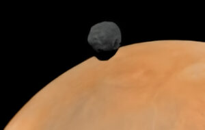 Phobos nad Marsem ze sondy Fobos 2. Zdroj: http://www.planetary.org