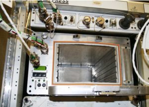 Lednička na ISS je víceúčelová - poslouží i jako inkubátor, nebo mrazák.