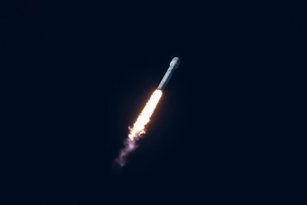 Falcon 9 vynáší Intelsat 35e Zdroj: Flickr SpaceX