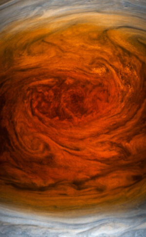 Velká rudá skvrna na Jupiteru vyfocená kamerou JunoCam na sondě Juno. o zpracování se postarali Gerald Eichstädt a Seán Doran.