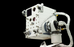 RAVEN od Ball Aerospace na ISS. Je ekvivalent tohto pristroja aj na USA-276?