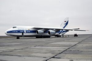 Antonov An-124 Ruslan je menší bráška letounu Atonov An-225 a své uplatnění našel také v kosmickém sektoru. Zde například dopravil družici GIOVE-B na letiště na kosmodromu Bajkonur v roce 2008.