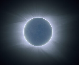 Sluneční koronu můžeme ze Země pozorovat pouze při zatměních Slunce.