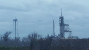 Falcon 9 na rampě 39A před statickým zážehem v rámci mise SES-11.