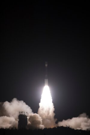 Delta II stoupá k obloze