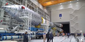 Vývoz Sojuzu na startovní rampu.