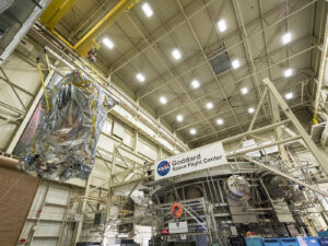 Přesun Parker Solar Probe do termálně-vakuové komory na Goddardově středisku.
