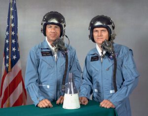 Posádka mise Gt-7: Frank Borman (vpravo) a Jim Lovell