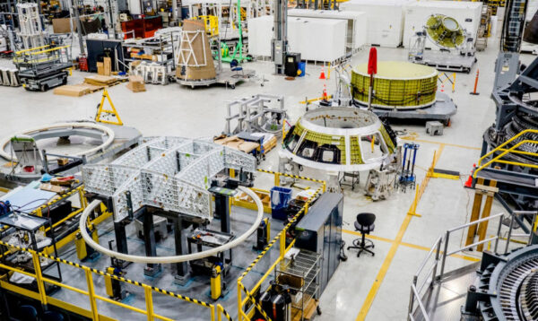 Díly tlakové kabiny Orionu pro EM-2, únor 2018. Svařená kabina má být přepravena na Kennedyho vesmírné středisko v září 2018.