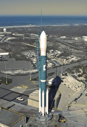 Archivní snímek rakety Delta II v konfiguraci 7420, která se použije i při úplně posledním startu této rakety.