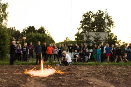 Start rakety a účastníci Astronomické expedice 2016.