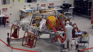 Sestupový stupeň (sky crane), který dopraví vozítko Mars rover 2020 na povrch Marsu.