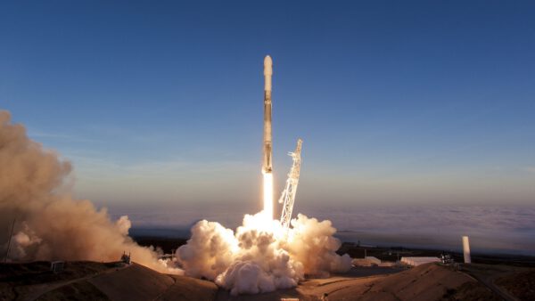 Falcon 9 vynáší další desítku družic Iridium NEXT