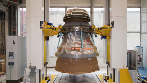 První tryska motoru P120 pro raketu Ariane 6 opustila výrobní závod a míří do Kourou.