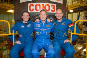 Posádka Sojuzu MS-09 před odletem ze Země