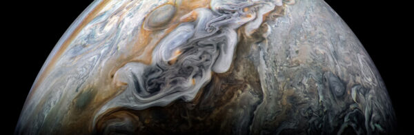 Snímek ze sondy Juno pořízený 24. května 2018.