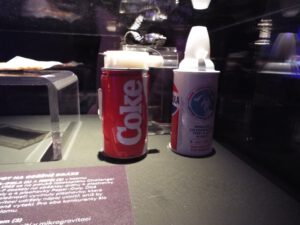 Testování Coly a Pepsi proběhlo se speciálními nádobami