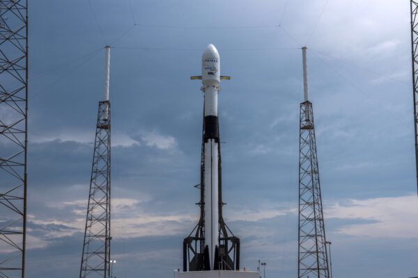 Oficiální předstartovní fotografie od SpaceX.