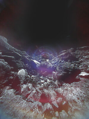 Snímek z povrchu planetky Ryugu