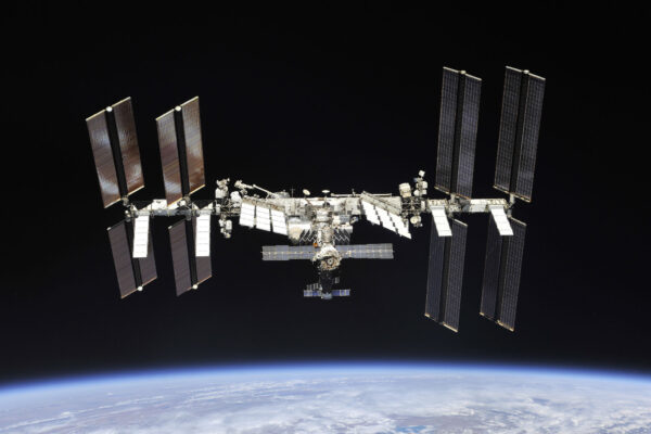 Mezinárodní vesmírná stanice ISS - Největší lidský výtvor mimo zemský povrch.