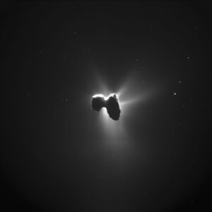 Kometa 67P/Čurjumov-Gerasimenko vyfocená sondou Rosetta - Slunce za jádrem komety dobře osvětluje výtrysky z povrchu.