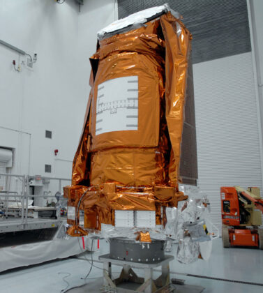 Teleskop Kepler během předstartovní přípravy.