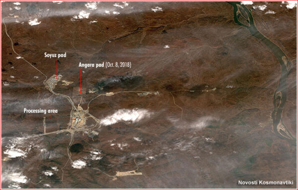 Satelitní snímek kosmodromu pořízený na začátku srpna ukazuje postup kácení.