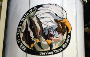 Logo tajné mise NROL-71 vyvedené na raketě Delta IV Heavy.