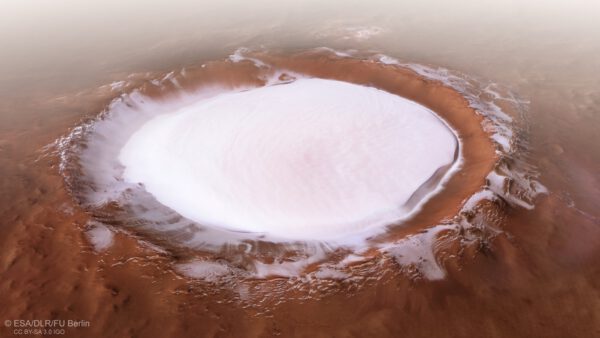 Perspektivní snímek kráteru Koroljov vydaný k patnáctiletému výročí sondy Mars Express
