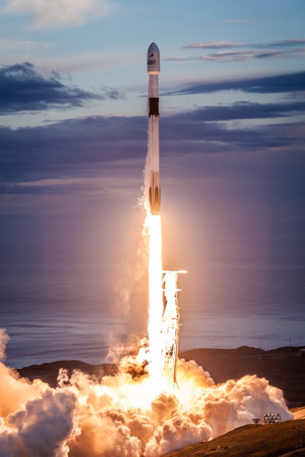Falcon 9 vynáší deset družic Iridium NEXT